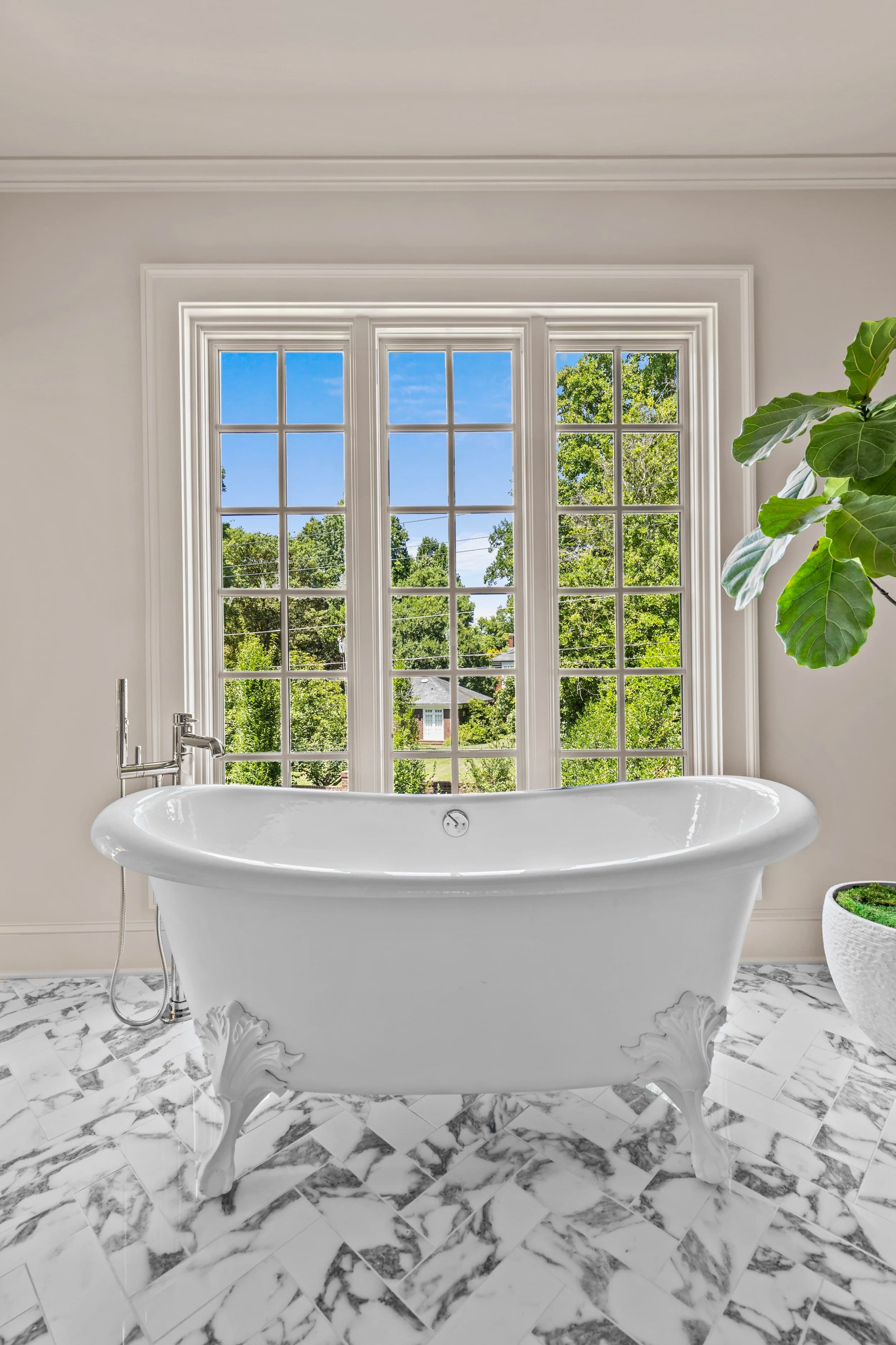 Beverly Remodel kitchen and living area — Royal Building Group custom home, Charlotte, NC