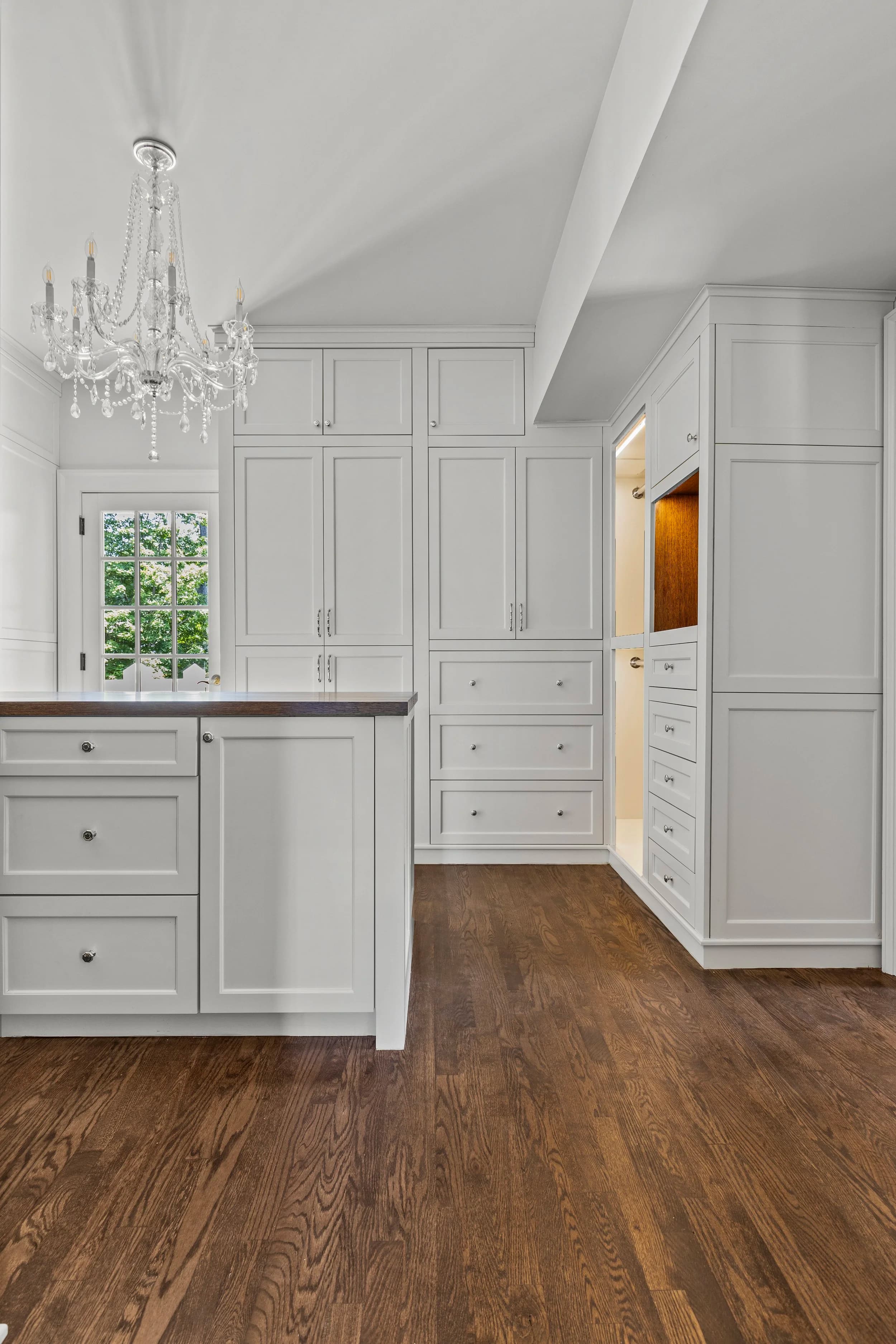 Beverly Remodel bedroom and bathroom — luxury custom home in Charlotte, NC
