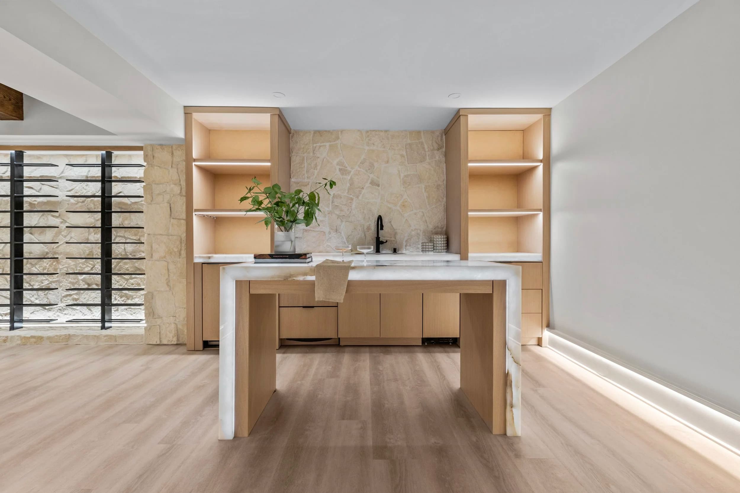 Beverly Remodel bedroom and bathroom — luxury custom home in Charlotte, NC
