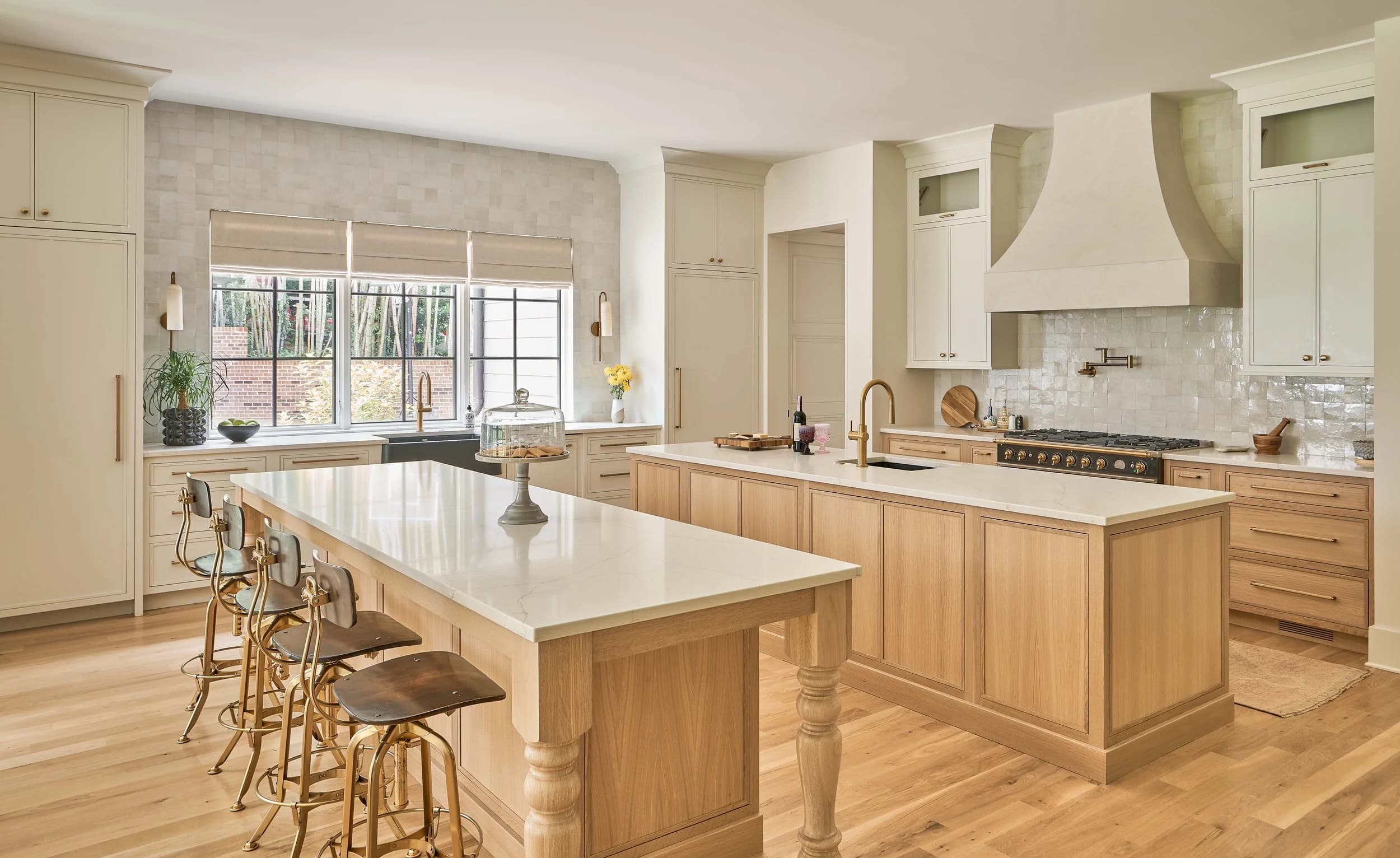 Byerly kitchen and living area — Royal Building Group custom home, Charlotte, NC