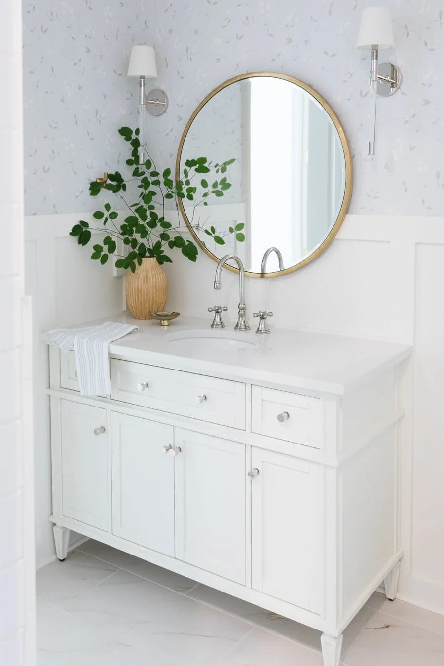 Laburnum III bedroom and bathroom — luxury custom home in Charlotte, NC